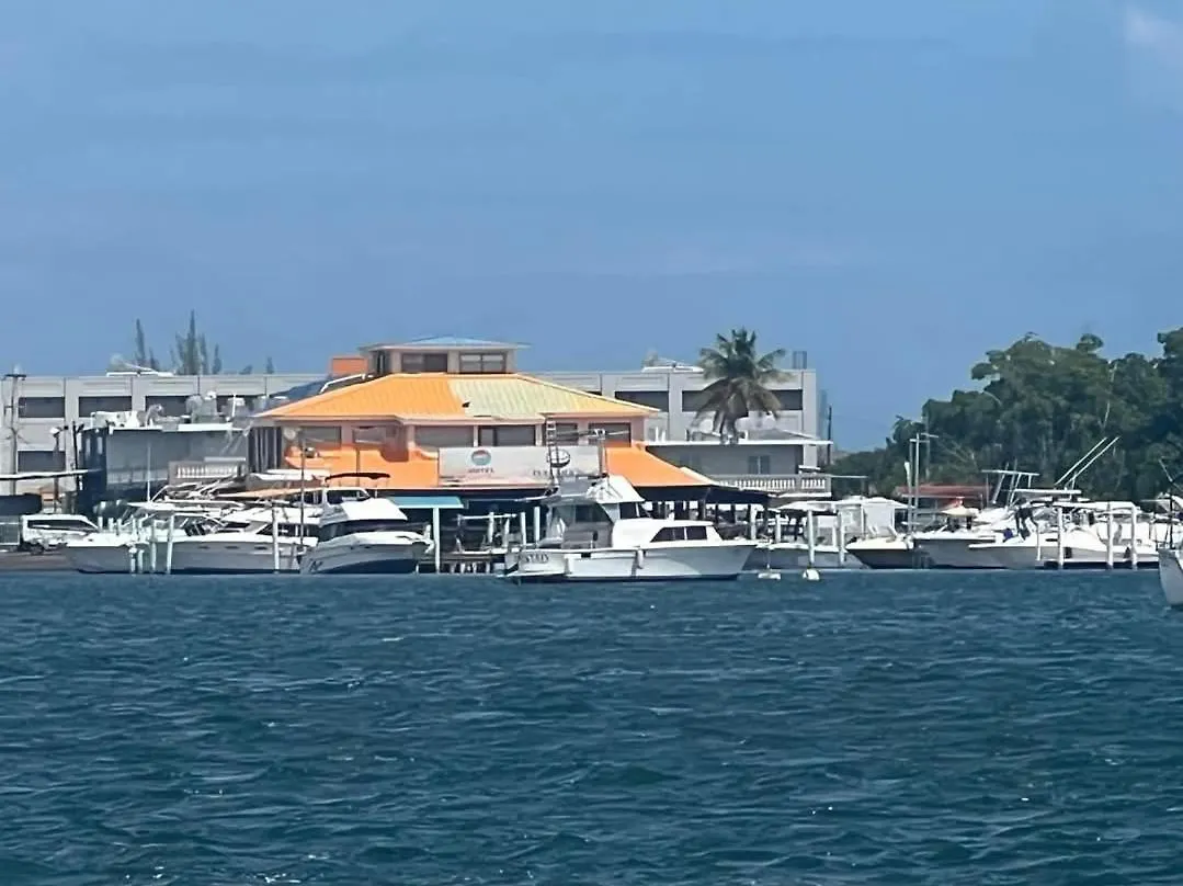 Hotel Vista Bahia & Marina location